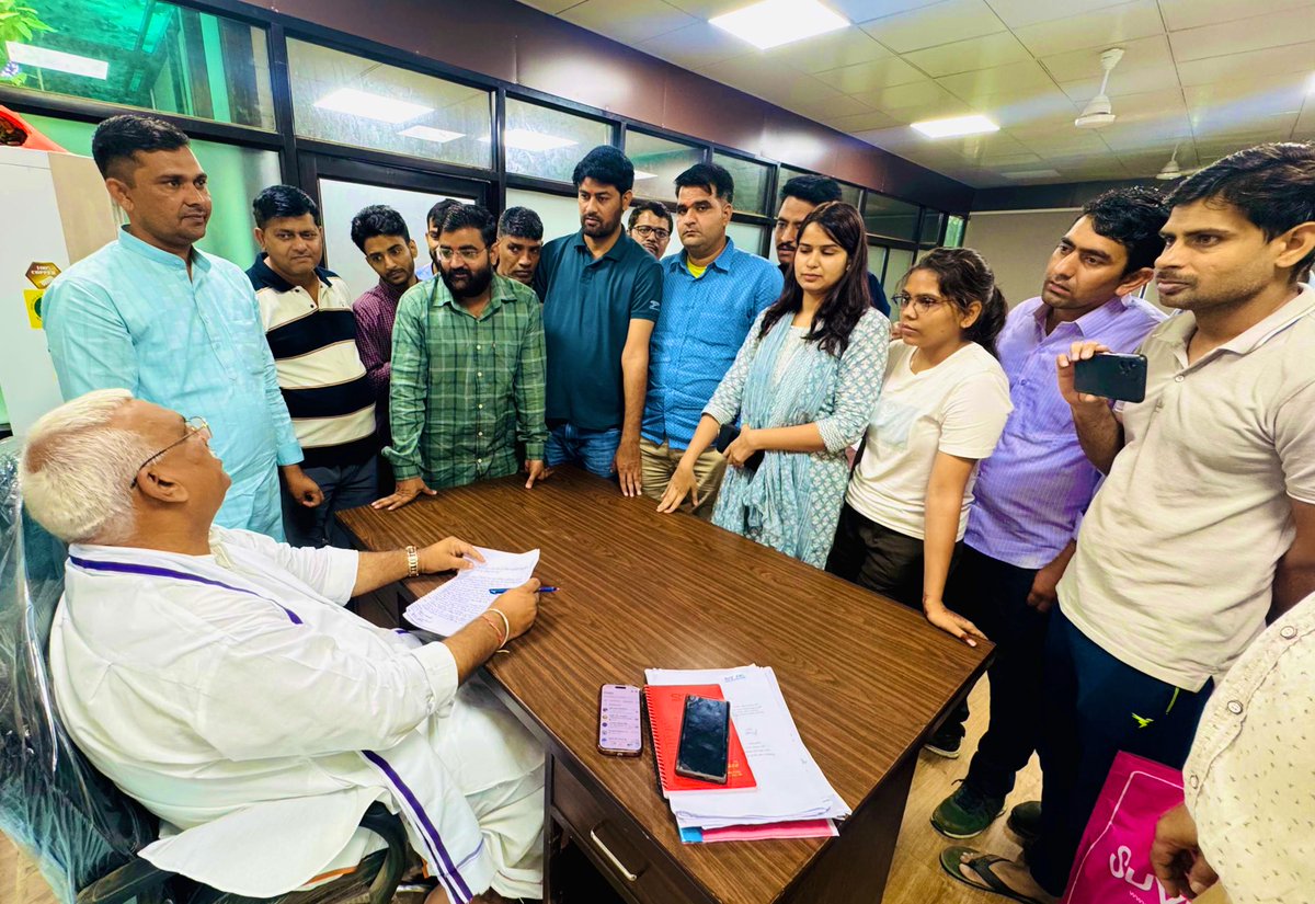 राजस्थान पुलिस विस्तृत सिलेबस/SI भर्ती 2025 आयु सीमा छूट अपडेट :- आज माननीय गृह राज्य मंत्री <a href="/jawaharbedam/">JAWAHAR SINGH BEDHAM</a> जी से डेलीगेशन के साथ वार्ता की गई है जिसके क्रम में :- 
(1)राजस्थान पुलिस विस्तृत सिलेबस को लेकर आज ही 12:00 बजे माननीय DGP जी से PHQ में वार्ता होगी (उक्त वार्ता सरकार के
