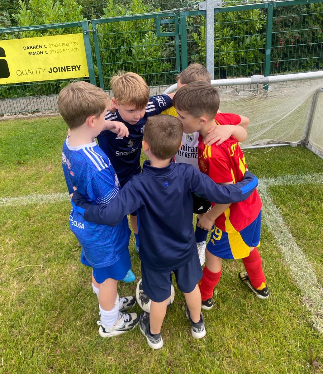SeamusHeath1's tweet photo. Big talks in Saul yesterday!
See you all at the ⚽️ camp today 10am.
#TeamHuddle @ballynagrossfc https://t.co/nkfL9R6aQb