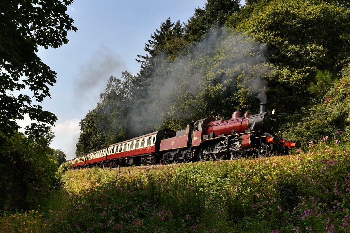 Ivatt 46441 is the rostered loco today 🙌🏻🚂

📸: William Smith

#lakesiderailway #steamrailway #lovesteam#steamengine #lakedistrict #railway #LHR #Ivattengine