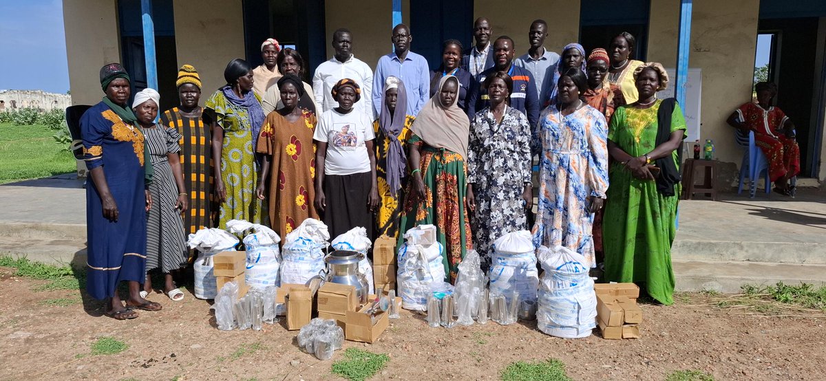 FAO in South Sudan (@faosouthsudan) on Twitter photo Empowering women in Abyei 📍
<a href="/FAO/">Food and Agriculture Organization</a> 🇸🇸, in collaboration with the Dept. of Agri, Animal Resources & Fisheries - Abyei, & with support from <a href="/UNISFA_1/">UNISFA</a>, trained women in milk handling & processing 🥛
🧰 Milk equipment distributed
💼 Income generation boosted
🌱 Livelihoods improved Empowering women in Abyei 📍
<a href="/FAO/">Food and Agriculture Organization</a> 🇸🇸, in collaboration with the Dept. of Agri, Animal Resources & Fisheries - Abyei, & with support from <a href="/UNISFA_1/">UNISFA</a>, trained women in milk handling & processing 🥛
🧰 Milk equipment distributed
💼 Income generation boosted
🌱 Livelihoods improved