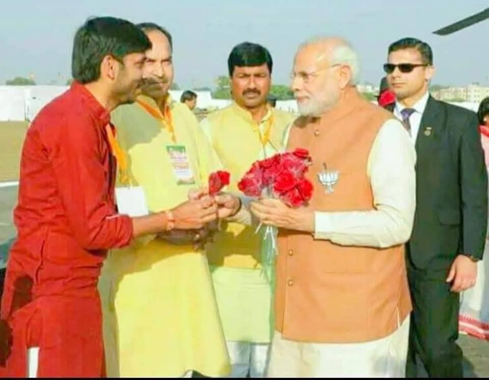 sanumbjp's tweet photo. भारतीय जनता पार्टी रीवा के पूर्व जिला उपाध्यक्ष, युवा मोर्चा के पूर्व जिला अध्यक्ष परम आदरणीय बडे भैया जी श्री विवेक गौतम को जन्मदिन की हार्दिक शुभकामनाएं एवं बधाई 💐🎂
बाबा काशी विश्वनाथ आपकी सकल मनोरथ पूर्ण करे ।। @vivekgautam_bjp @rshuklabjp https://t.co/nfrhWqbs2T