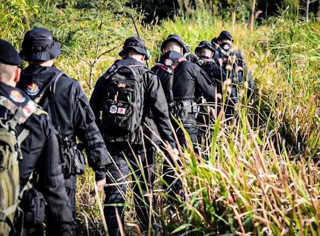 ทหารอีกกองพันหนึ่งที่สู้สุดหัวใจ ที่จะไม่พูดถึงไม่ได้เลยคือ ผู้ปิดทองหลังพระนักรบชุดดำ #ทหารพราน ขอบคุณที่ปกป้องแผ่นดินไทย และอธิปไตยของไทยเรานะคะ 🤍🇹🇭 เราจะไม่ลืมพวกคุณเลย

#TruthFromThailand
#CambodiaOpenedFire
#HunSenWarCriminal
#ชายแดนไทยกัมพูชา
#กองทัพไทย