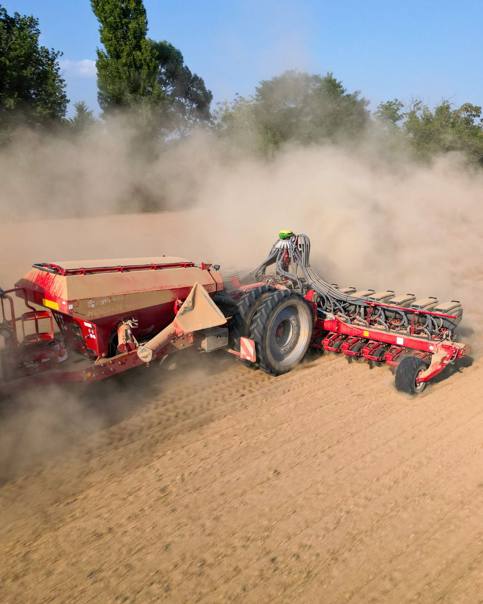 HORSCH_France's tweet photo. [🤩Maestro CV- la précision ultime]  #landes #horschmaestro
Le semoir monograine pour semis de #haricots sur 16 rangs à 45 cm d’écartement 
▶️ maintien parfait de la profondeur de semis par l'élément semeur 
▶️ technologie AutoForce Pro  👉️déleste l’élément semeur #sol #leger https://t.co/Mv8xFBQtfQ