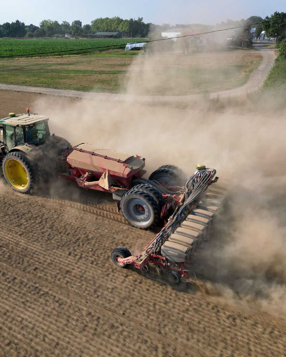 HORSCH_France's tweet photo. [🤩Maestro CV- la précision ultime]  #landes #horschmaestro
Le semoir monograine pour semis de #haricots sur 16 rangs à 45 cm d’écartement 
▶️ maintien parfait de la profondeur de semis par l'élément semeur 
▶️ technologie AutoForce Pro  👉️déleste l’élément semeur #sol #leger https://t.co/Mv8xFBQtfQ