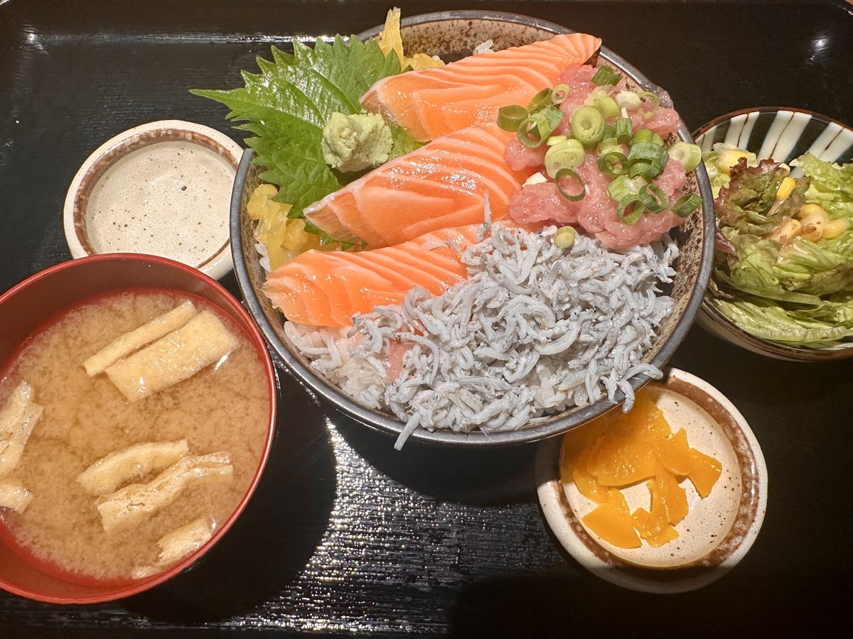 お昼はお魚を食べました(´｡✪ω✪｡`)