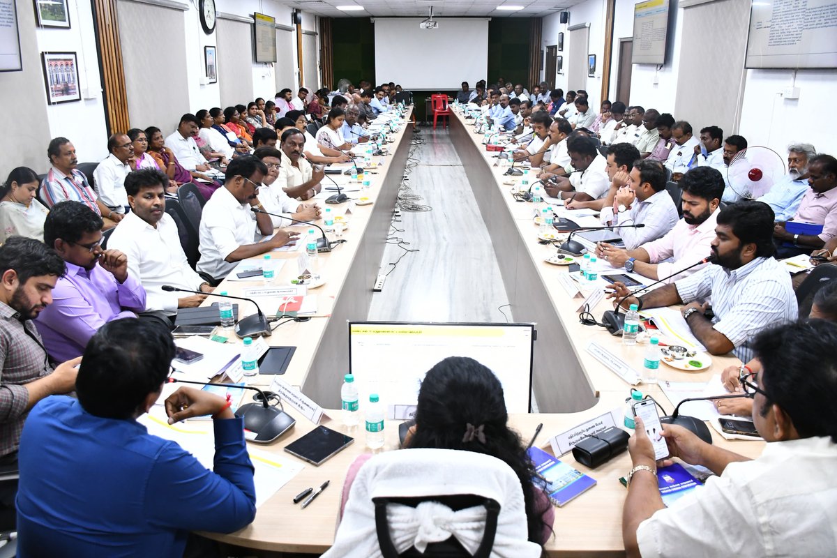 DMK_Chennai's tweet image. பெருநகர சென்னை மாநகராட்சிக்கு உட்பட்ட பகுதிகளில் சென்னை பெருநகர குடிநீர் மற்றும் கழிவுநீரகற்று வாரியம், நீர்வளத்துறை, நெடுஞ்சாலைத்துறை, சென்னை மெட்ரோ இரயில் நிறுவனம், மின் வாரியம், இரயில்வே துறை, பி.எஸ்.என்.எல் உள்ளிட்ட பிற சேவைத் துறைகளுடன் வடகிழக்கு பருவமழை முன்னேற்பாட்டு…