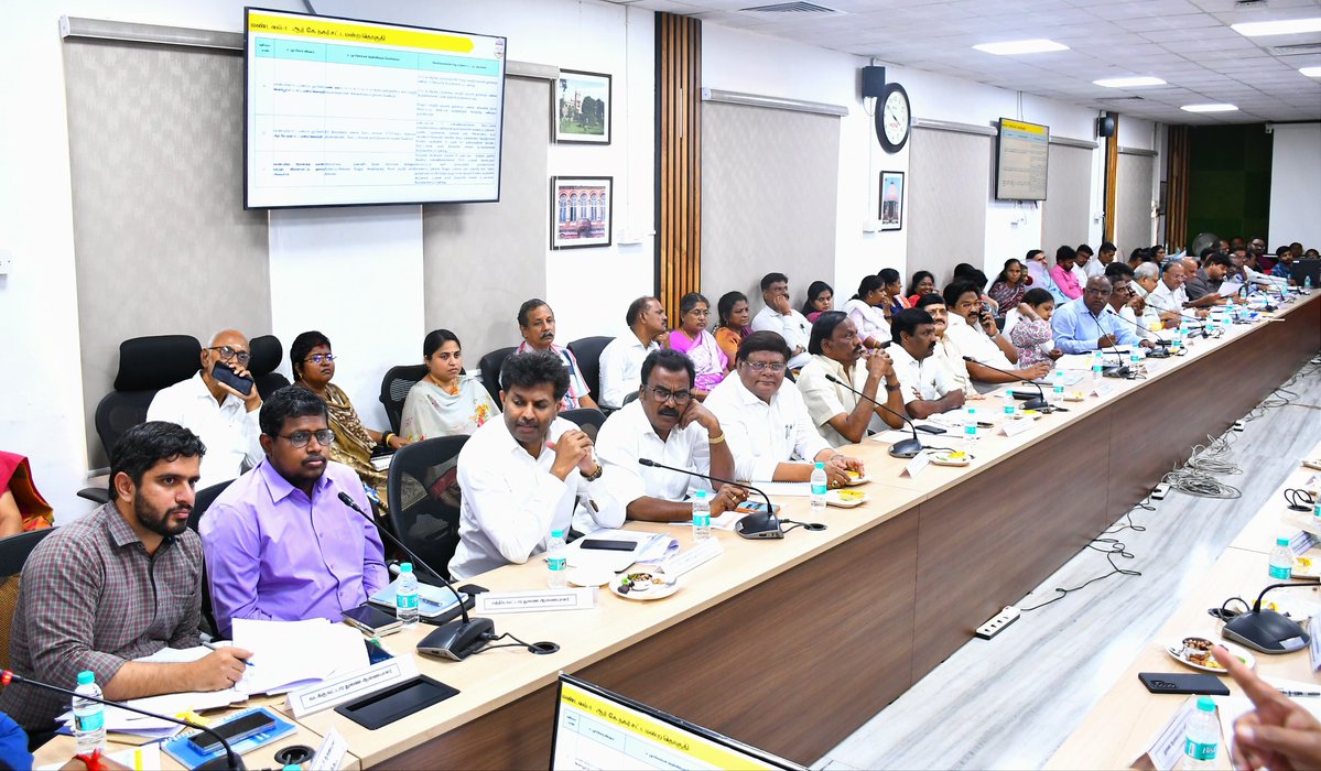 DMK_Chennai's tweet image. பெருநகர சென்னை மாநகராட்சிக்கு உட்பட்ட பகுதிகளில் சென்னை பெருநகர குடிநீர் மற்றும் கழிவுநீரகற்று வாரியம், நீர்வளத்துறை, நெடுஞ்சாலைத்துறை, சென்னை மெட்ரோ இரயில் நிறுவனம், மின் வாரியம், இரயில்வே துறை, பி.எஸ்.என்.எல் உள்ளிட்ட பிற சேவைத் துறைகளுடன் வடகிழக்கு பருவமழை முன்னேற்பாட்டு…