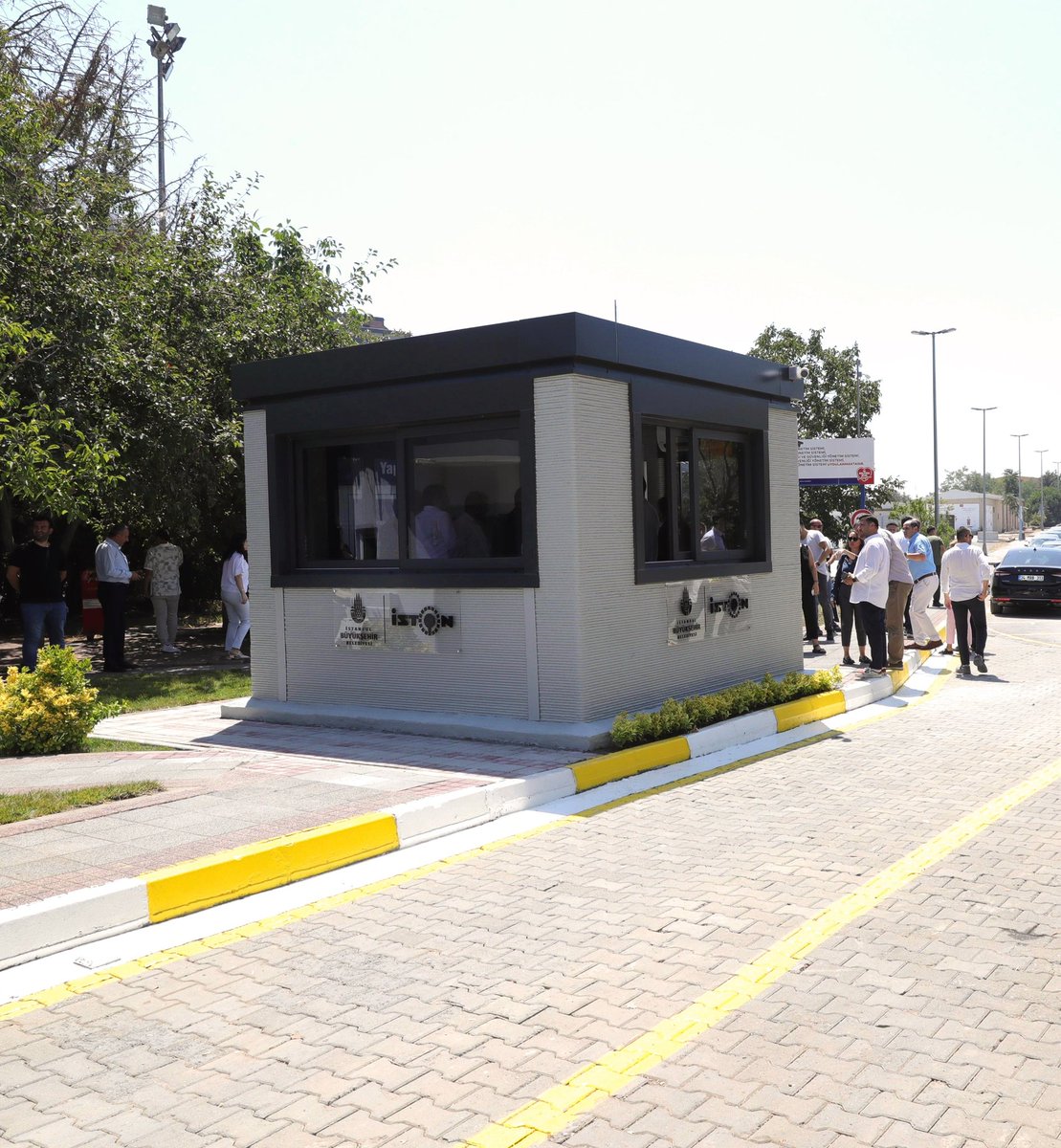 İSTON Tuzla Fabrikası’nda, Genel Müdürümüz Fevzi Alp ATAR'ın ev sahipliğinde; İBB Destek Hizmetleri Daire Başkanı Selçuk KORKMAZ, İSTGÜVEN Genel Müdürü Murat Emrah YILDIRIM ve üst düzey yöneticilerimiz ile birlikte, 3D beton yazıcı teknolojimizle ürettiğimiz 3D güvenlik