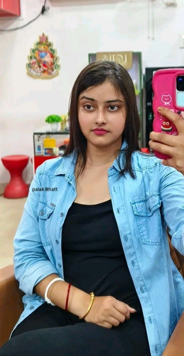 palak Bhatt (@royal_palak) on Twitter photo <a href="/Alfaaze_ishq/">🌈⃤🦋💎🎀 𝒫𝓇𝑒𝒸𝒾❀𝓊𝓈 𝒮🌞𝓊𝓁 🎀💎🌈⃤🦋</a> <a href="/Ro_shnii_165/">ᏒᎧֆᏂᏁᎥi</a> <a href="/bawa8267/">jiwan bawa</a> <a href="/_n0tty_/">👸 Goddess 👸</a> <a href="/Vipin2271/">vipin</a> <a href="/M_A_N_V786/">♏⛎♑⛎♈</a> <a href="/Komal__bhatiya/">🐍🐍ज़हरीली नागिन</a> <a href="/mohitamishra90/">🎀 𝑀🌺𝒽𝒾𝓉𝒶 🎀</a> <a href="/MonaChaudhary08/">𝕄 𝕆 ℕ 𝕀 ℂ 𝔸</a> <a href="/DreamGirlSavi/">Savita 🪽</a> <a href="/khichar222/">SChoudhary ☔🍒</a> <a href="/i_am_yukti/">💕 Yukti 💕</a> <a href="/PoojaTi86898528/">Pooja Tiwari</a> <a href="/Queensugandha/">Sugandha Sharma</a> <a href="/Priyankar0968/">👸℘ʀͥιʏͣᴀͫɴκᴀ💙🎀🐦</a> आँखें उसकी माहताब सी है मोहब्बत उससे बे-हिसाब सी है
अब उसकी क्या तारीफ़ करूं वो लड़की फूल गुलाब सी है
वो जब कंगन पहने, जुल्फें खोले लगती परियों की ख़्वाब सी है
मैंने लिख डाली हर दिल की बातें दिल अब खुली किताब सी है
वो साथ नहीं तो लगता है जैसे ज़िंदगी फ़क़त अज़ाब सी है.!! <a href="/Alfaaze_ishq/">🌈⃤🦋💎🎀 𝒫𝓇𝑒𝒸𝒾❀𝓊𝓈 𝒮🌞𝓊𝓁 🎀💎🌈⃤🦋</a> <a href="/Ro_shnii_165/">ᏒᎧֆᏂᏁᎥi</a> <a href="/bawa8267/">jiwan bawa</a> <a href="/_n0tty_/">👸 Goddess 👸</a> <a href="/Vipin2271/">vipin</a> <a href="/M_A_N_V786/">♏⛎♑⛎♈</a> <a href="/Komal__bhatiya/">🐍🐍ज़हरीली नागिन</a> <a href="/mohitamishra90/">🎀 𝑀🌺𝒽𝒾𝓉𝒶 🎀</a> <a href="/MonaChaudhary08/">𝕄 𝕆 ℕ 𝕀 ℂ 𝔸</a> <a href="/DreamGirlSavi/">Savita 🪽</a> <a href="/khichar222/">SChoudhary ☔🍒</a> <a href="/i_am_yukti/">💕 Yukti 💕</a> <a href="/PoojaTi86898528/">Pooja Tiwari</a> <a href="/Queensugandha/">Sugandha Sharma</a> <a href="/Priyankar0968/">👸℘ʀͥιʏͣᴀͫɴκᴀ💙🎀🐦</a> आँखें उसकी माहताब सी है मोहब्बत उससे बे-हिसाब सी है
अब उसकी क्या तारीफ़ करूं वो लड़की फूल गुलाब सी है
वो जब कंगन पहने, जुल्फें खोले लगती परियों की ख़्वाब सी है
मैंने लिख डाली हर दिल की बातें दिल अब खुली किताब सी है
वो साथ नहीं तो लगता है जैसे ज़िंदगी फ़क़त अज़ाब सी है.!!