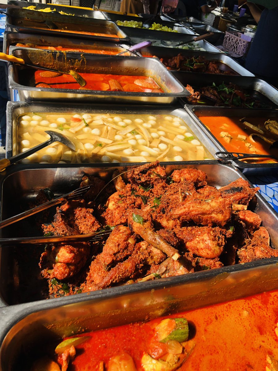 Shahredzu4111's tweet image. Singgah makan dekat sini jap. Nyummm..