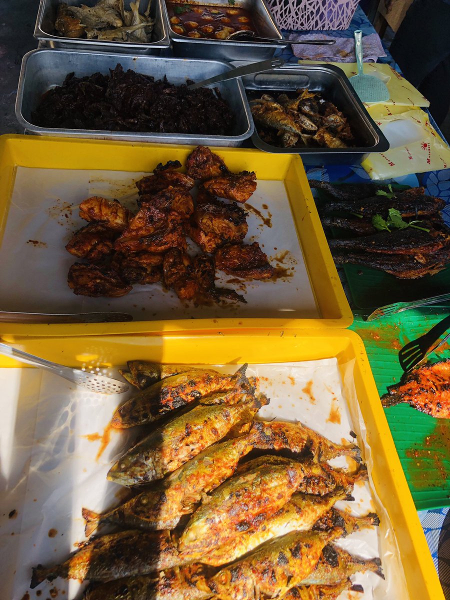Shahredzu4111's tweet image. Singgah makan dekat sini jap. Nyummm..