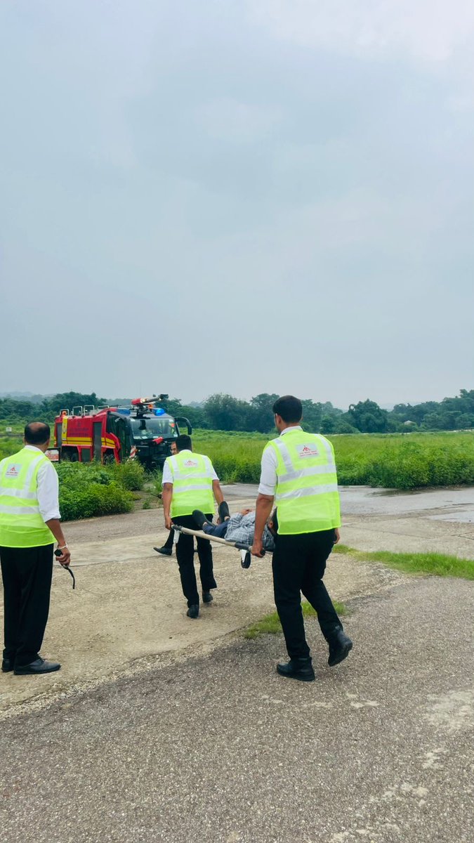 aaikanairport's tweet image. A fire drill was successfully conducted at Kangra Airport to assess preparedness and ensure the highest standards of safety for passengers and staff. 🚒 🔥 
#firedrill#passengersafety
@AAI_Official @aaiRedNR