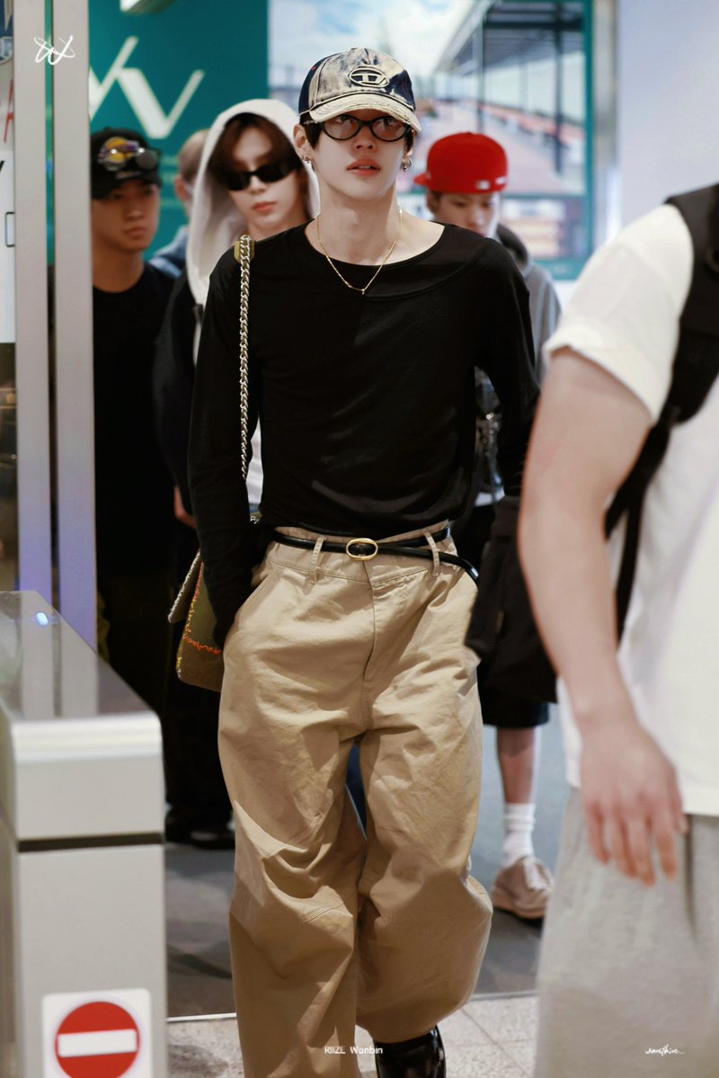 wantbin_'s tweet image. 250729 広島🛬
#라이즈 #원빈