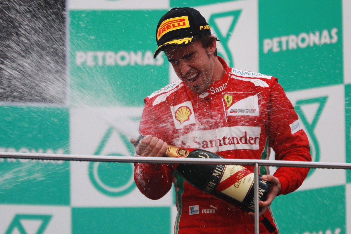 SoyMotor's tweet photo. 4⃣4⃣ años de pura magia 🪄

🎂¡¡Felicidades, @alo_oficial!! 🎂

#F1 https://t.co/yuyoGqgvJK