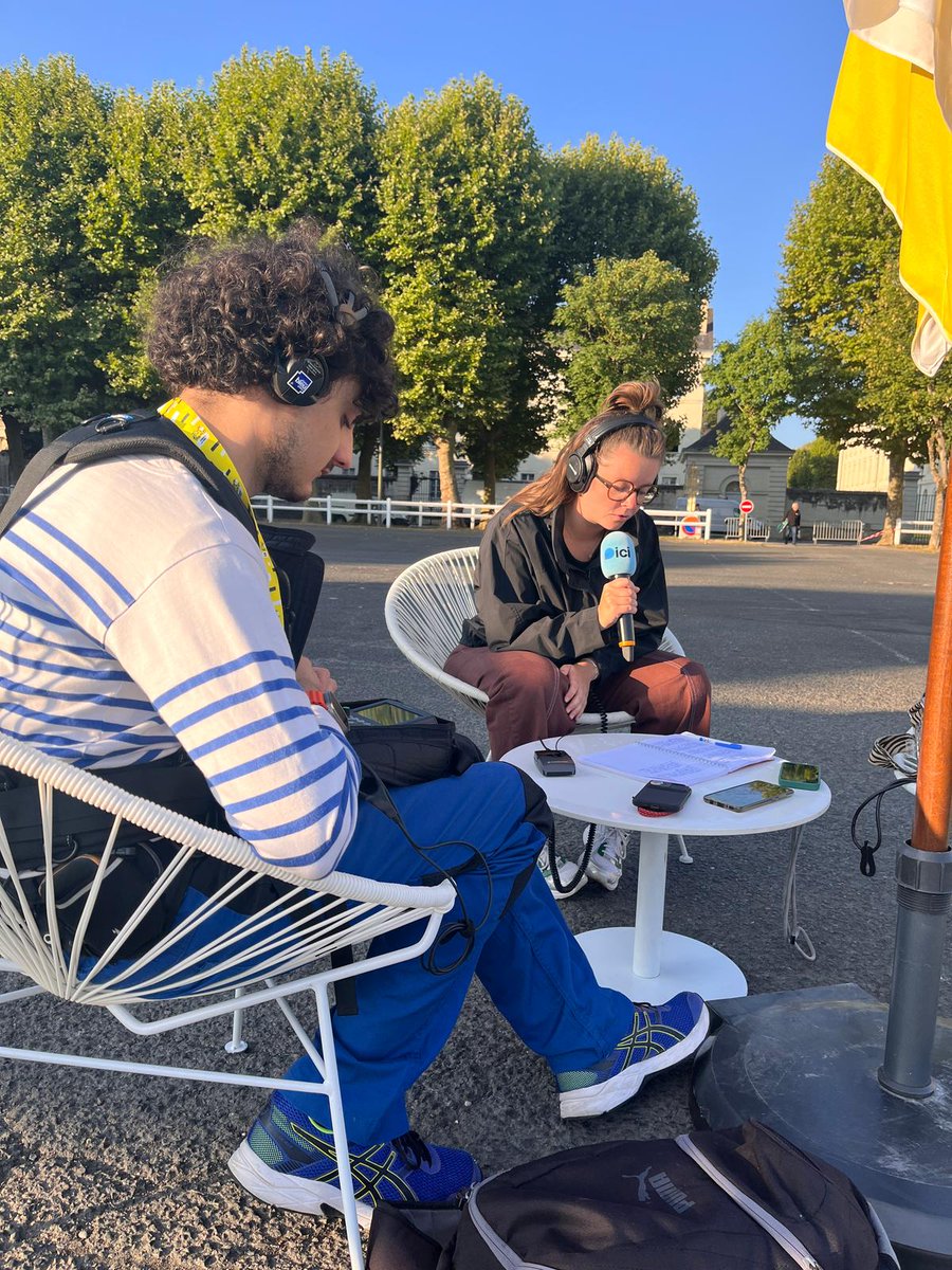 icipoitou's tweet photo. #TDFF2025 Votre radio @icipoitou en direct du village départ à #Saumur avant l'arrivée ce mardi à #Poitiers nos équipes sont déjà sur place, journée spéciale @ici_officiel radio officielle @LeTourFemmes https://t.co/UOCcVOLQkd