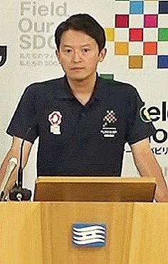 84PANDA's tweet image. 斎藤知事、定例会見
3日連続ポロシャツ(デザイン違い)(*´∀｀*)