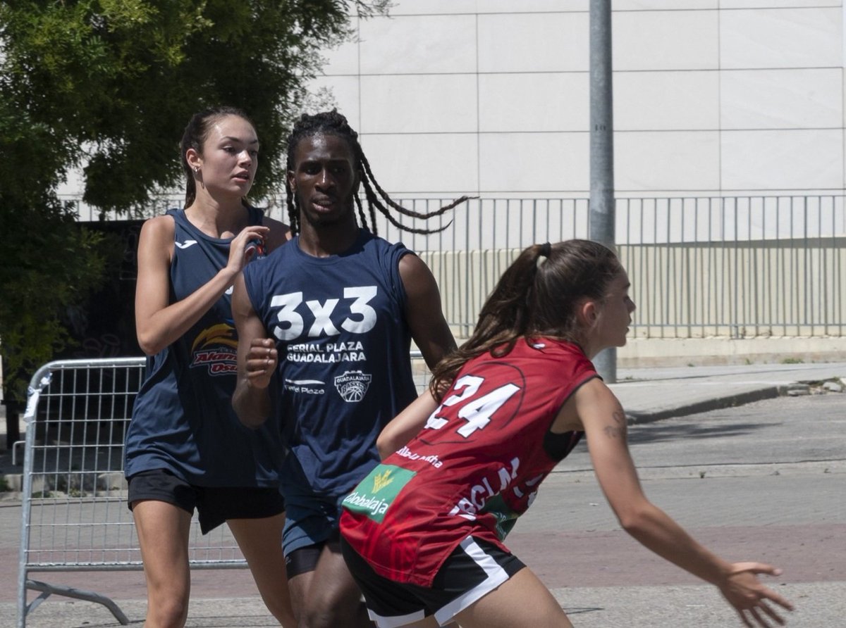 🏀IRENE HERRERO es el segundo fichaje del Ferial Plaza Guadalajara de Soledad Merino para la temporada 2025-2026.

Irene estuvo en el club morado hasta la categoría cadete por lo que es una alegría para el club volverla a tener en categoría senior. 

💜VamosGuada