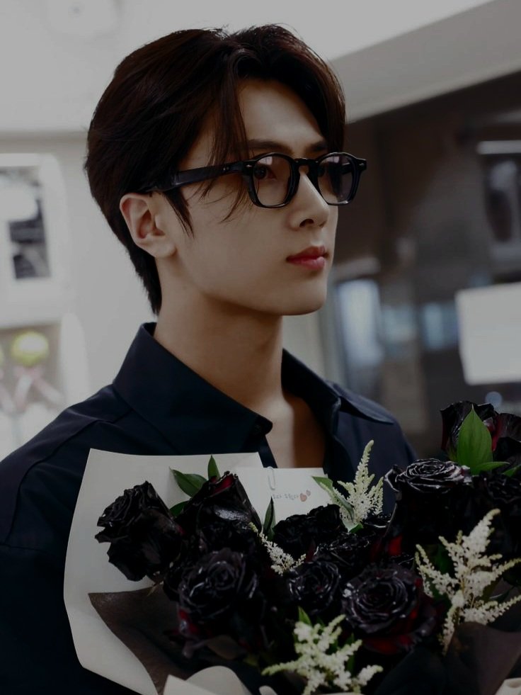 jongseony's tweet image. A beautiful flower for the most beautiful girl. Happy 6th month together, my love. Thank you for staying by my side, for holding on through everything we've faced. I may not be perfect, but I promise to keep trying to make you happy, just as you’ve made me.