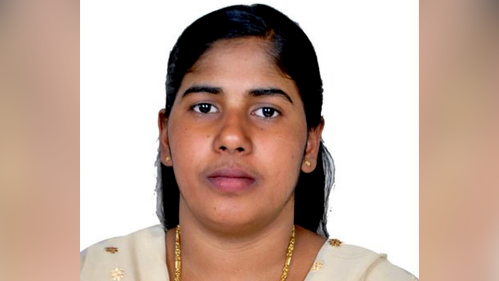 thematrixloop's tweet image. 🚨 Kerala Nurse Nimisha Priya’s Death Sentence in Yemen: Conflicting Claims
➡️ Grand Mufti’s office claims her death sentence has been cancelled after talks in Sanaa.
➡️ But India’s MEA denies it, saying there’s no official confirmation from Yemeni authorities.
➡️ Execution,…