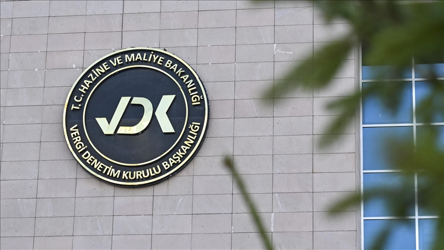 🛑Vergi müfettişleri yılın ilk yarısında 225,5 milyar lirayla tarihi matrah farkını ortaya çıkardı
👨‍💼Vergi Denetim Kurulunun bu dönemde sadece vergi incelemeleriyle tespit ettiği matrah farkı 135 milyar lirayı buldu
🗨️Hazine ve Maliye Bakanı Şimşek:
✔️"Kayıt dışıyla mücadele için
