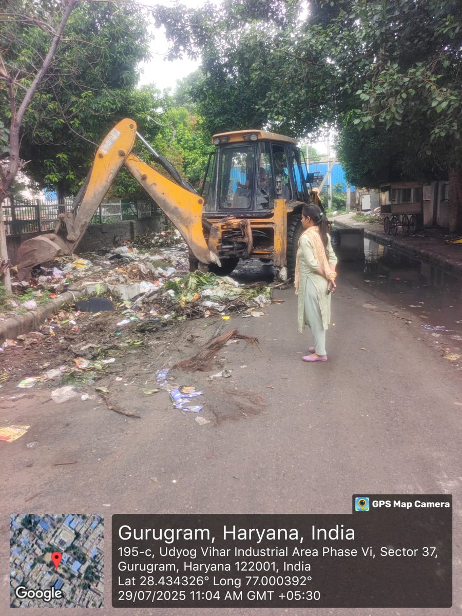 MunCorpGurugram's tweet photo. #IntensiveSanitationDrive जारी है
#Sector112, #UdhyogVihar #Sector37
आइए मिलकर रखें अपने क्षेत्र को साफ़ और स्वच्छ! 🧹🇮🇳 #स्वच्छभारत #CleanCity #TeamMCG https://t.co/N5ESeHVMFD