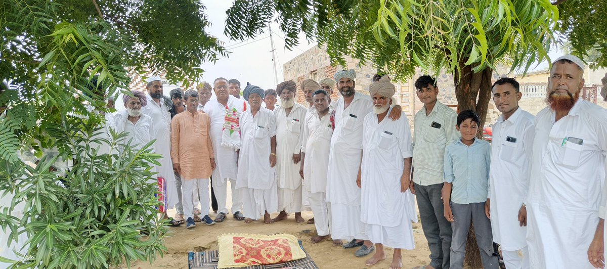शिव विधानसभा क्षेत्र के मदरूफ का तला में नवाब ख़ान के निवास पर सामाजिक कार्यक्रम में।