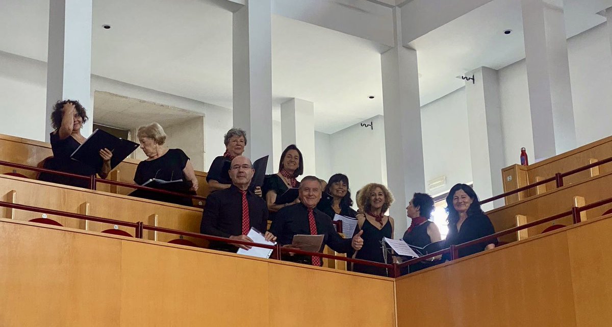 Y la Coral de Administradores de Fincas Colegiados del <a href="/CgcafeAaff/">CGCAFE</a> canta en la graduación del Grado Propio de Administracion Inmobiliaria de la <a href="/UBUEstudiantes/">Universidad Burgos</a> Universidad de Burgos, un año más 
#inmobiliaria