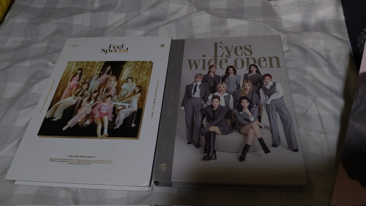 Minaringuin1's tweet photo. Lfb/wts

Twice EWO and Feel Special Album

₱200 + lsf with Dahyun Lyrics Poster

MOD: J&amp;T
MOP: Gcash https://t.co/FS5FHl4atw