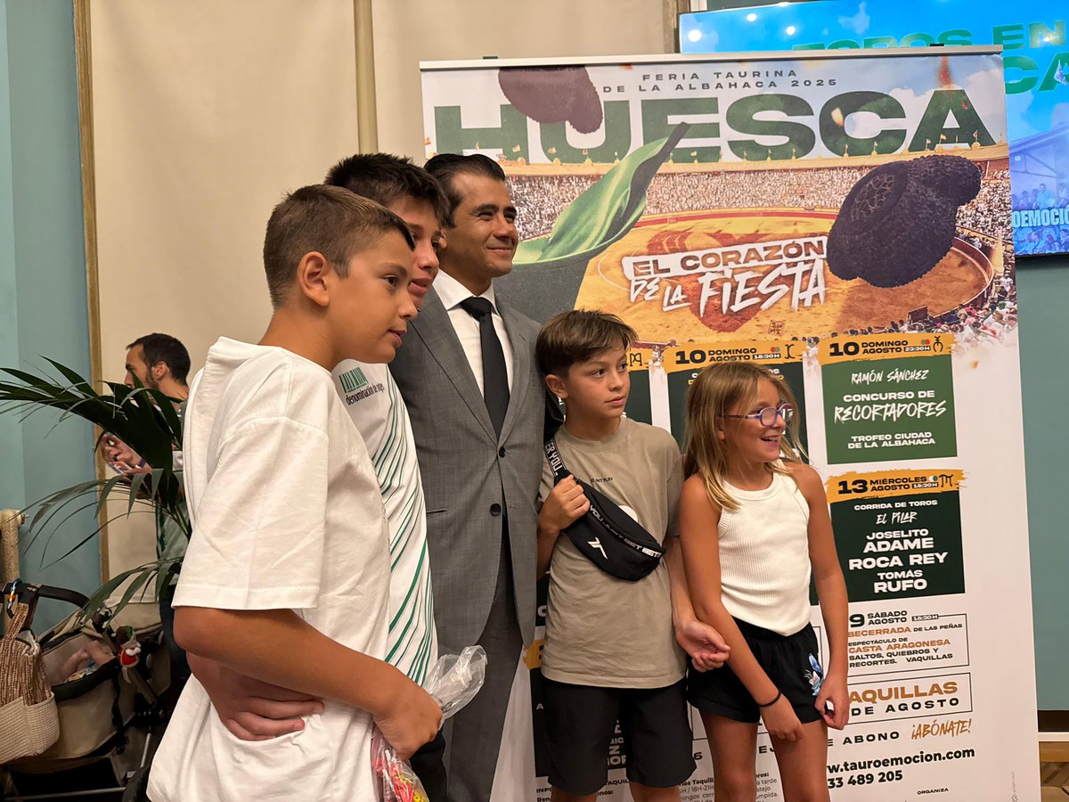 Joselito Adame (@joselitoadame) on Twitter photo Anoche tuvimos el gusto de compartir un gran encuentro con la alcaldesa de Huesca y su gente. La vitalidad de esta feria es un verdadero ejemplo para todos. ¡Viva Huesca y su gente! Les veo pronto.
<a href="/tauroemocion/">Tauroemoción</a> Anoche tuvimos el gusto de compartir un gran encuentro con la alcaldesa de Huesca y su gente. La vitalidad de esta feria es un verdadero ejemplo para todos. ¡Viva Huesca y su gente! Les veo pronto.
<a href="/tauroemocion/">Tauroemoción</a>