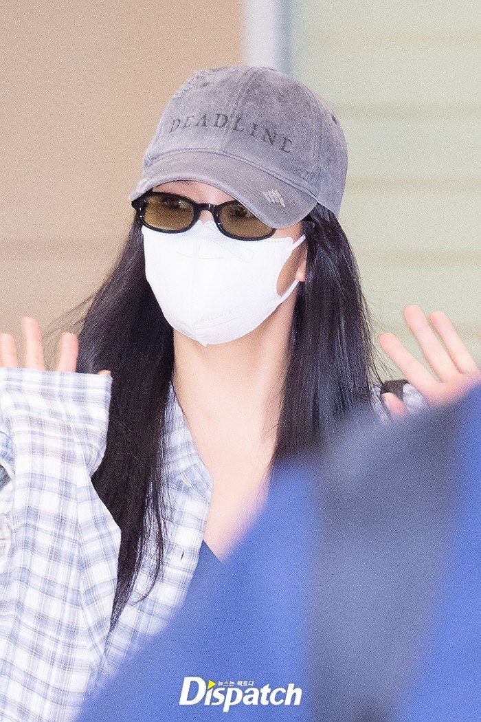 JISOO at Incheon International Airport, back from the United States.