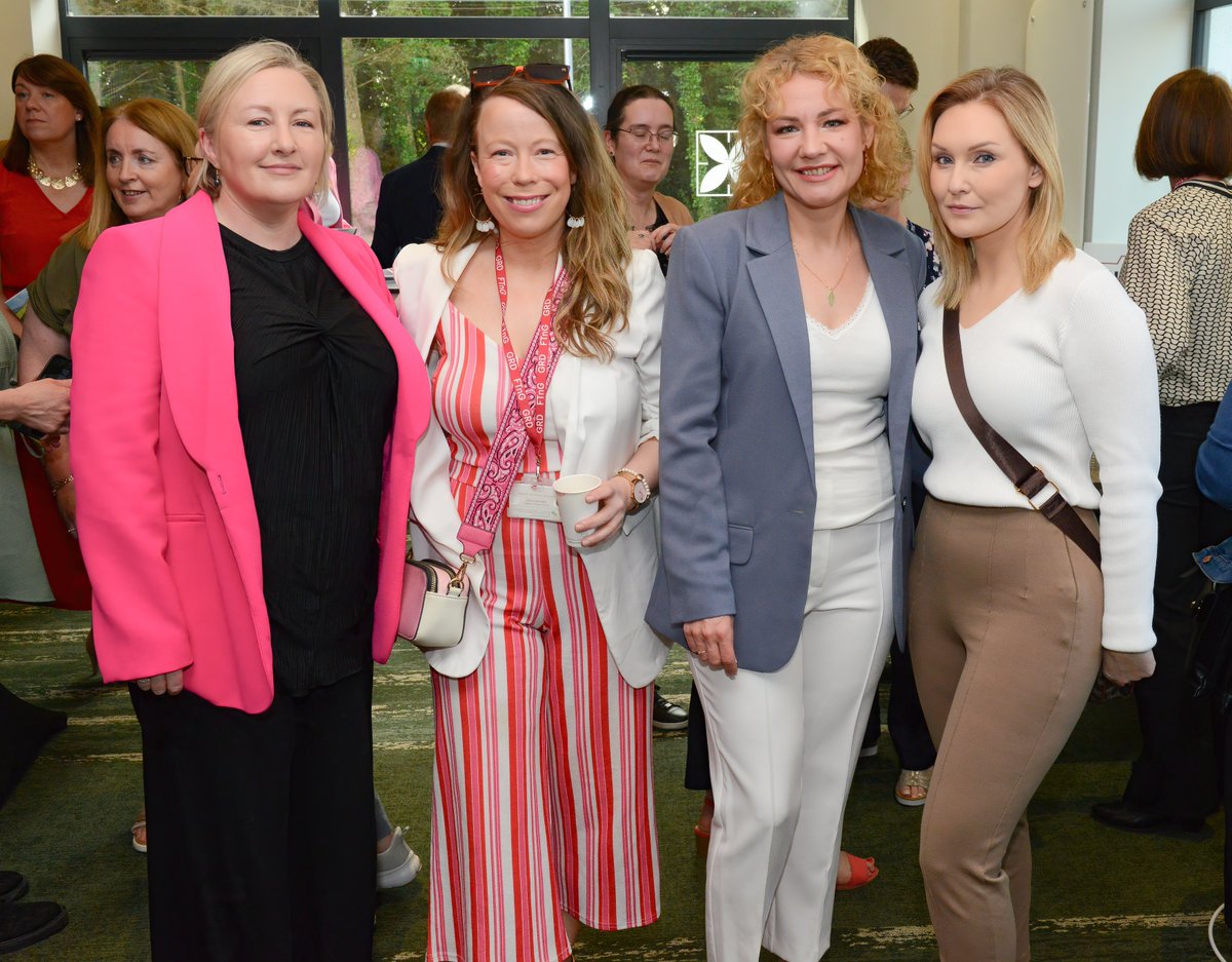 Ceann de na bealaí is tábhachtaí ina gcothaítear comhtháthú sóisialta agus cumhachtú pobail is ea trí rannpháirtíocht ar gach leibhéal a spreagadh. Déantar cinntí níos fearr má tá baint ag na daoine lena mbaineann leis an bpróiseas agus má bhraitheann siad úinéireacht.