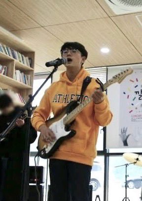 zipsaa_'s tweet image. 2018년 밴드부 2025년 디마달
…………………………. 주저앉음