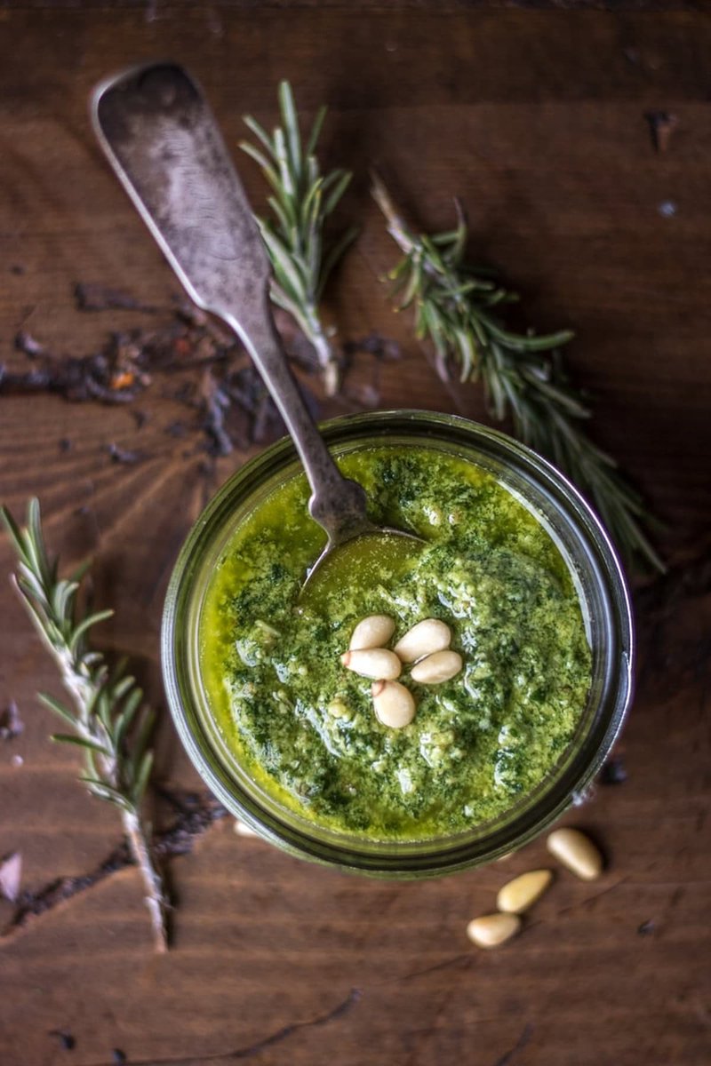 WanderlustKitch's tweet image. Recipe ➡️ tinyurl.com/4xwkrm5p
Ditch the jarred stuff 🫙💚 This rosemary arugula pesto is peppery, earthy, and ready in minutes. Make it fresh tonight! #PestoTime #HomemadePesto