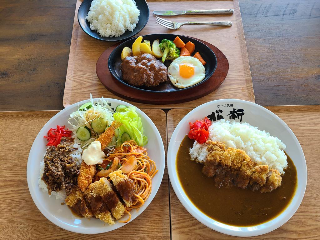 🆕復活オープン！
【びーふ天国 松新】

惜しまれながら閉店した諫早市の「びーふ天国 松新」さんが7月30日復活オープン！

料理長も継続されて、牛めしやハンバーグ、カレーの味もそのまま。夜は居酒屋メニューも提供します。

オープン前に取材してきました～

🌟詳しく→　nagasakimachineta.blog.fc2.com/blog-entry-499…