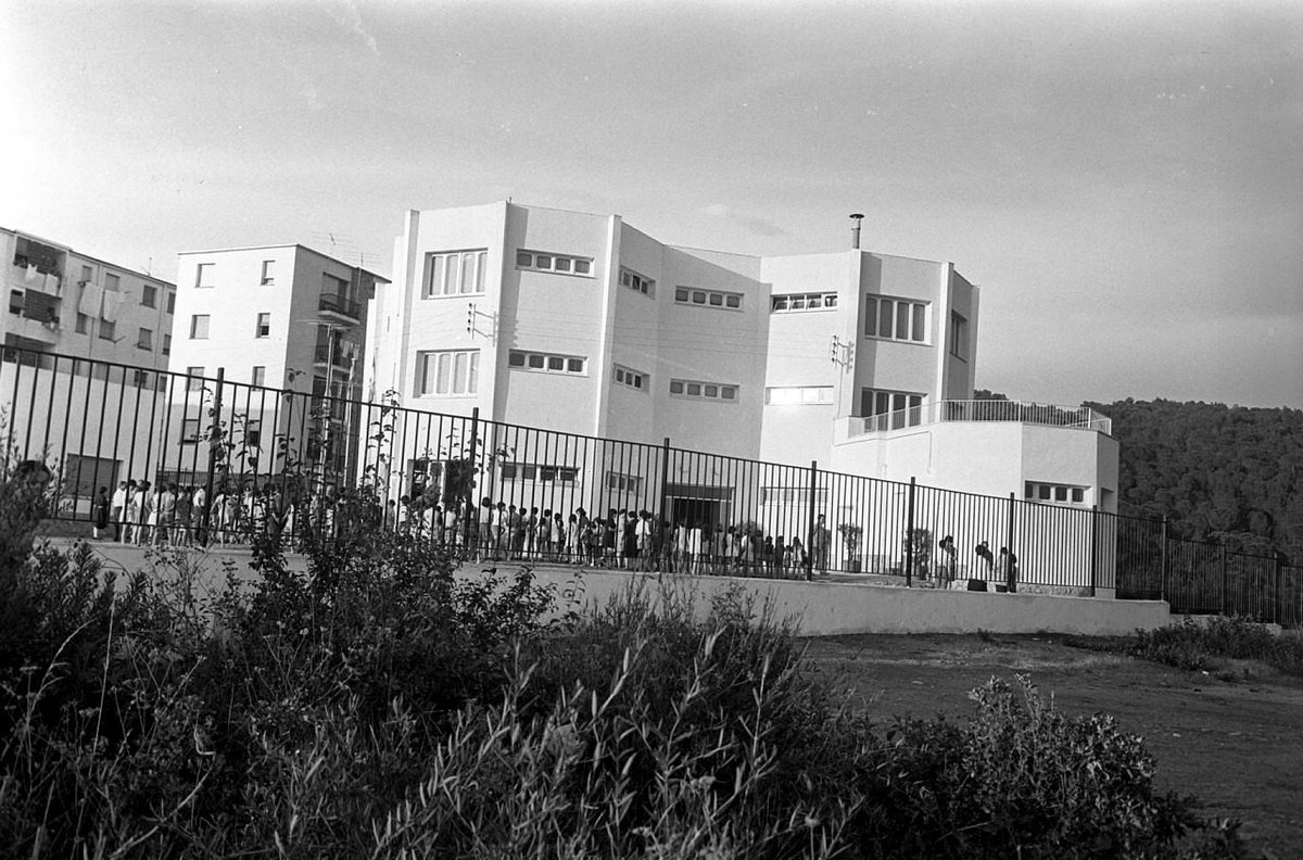 Tal dia com avui del 1970 s'inaugura l'escola de Vila-roja  #Girona