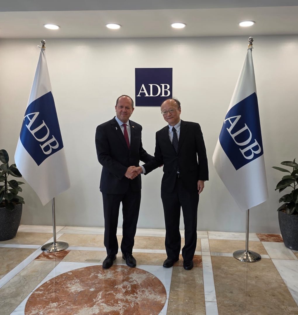 NirBarkat's tweet image. מסיים פגישה חשובה עם נשיא הבנק האסייתי לפיתוח (ADB), מר Masato Kanda במטה הבנק שיושב במנילה, כחלק מביקורי הכלכלי-מדיני בפיליפינים.
הבנק האסייתי לפיתוח הוא אחד הגופים הפיננסיים המשפיעים באזור ובעל פוטנציאל עצום לקידום השקעות משותפות בתחומים כמו אנרגיה מתחדשת, חקלאות חכמה, בריאות…