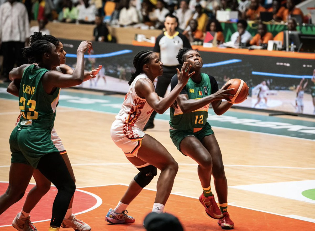 👊 Segon partit i segona victòria d'Alima Dembelé a l'Afrobasket amb la selecció de Mali

🇨🇲 49-75 🇲🇱

📈 Dembelé: 2 punts i 4 rebots

#CityOfBadalona