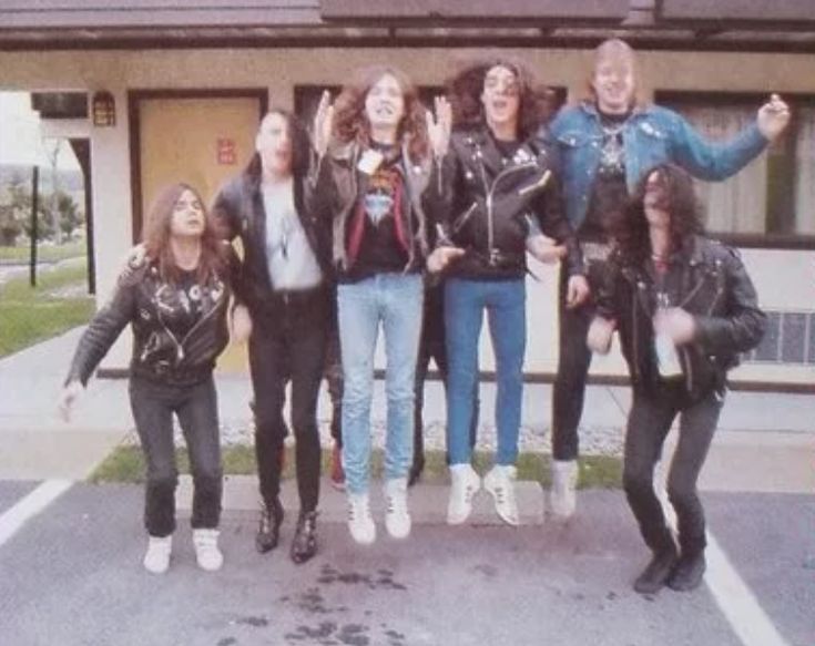 dailyteutonic's tweet photo. Kreator with members of Voivod
#kreator https://t.co/9PX26L9m8T