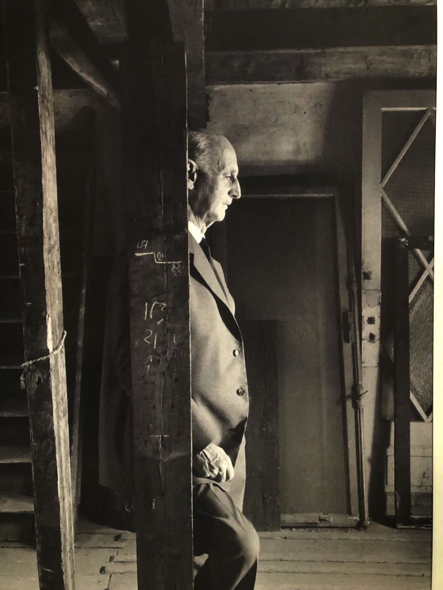 Otto Frank, Anne’s vader, na zijn terugkeer naar het Achterhuis aan de Prinsengracht in Amsterdam. Foto in het Anne Frank Huis.