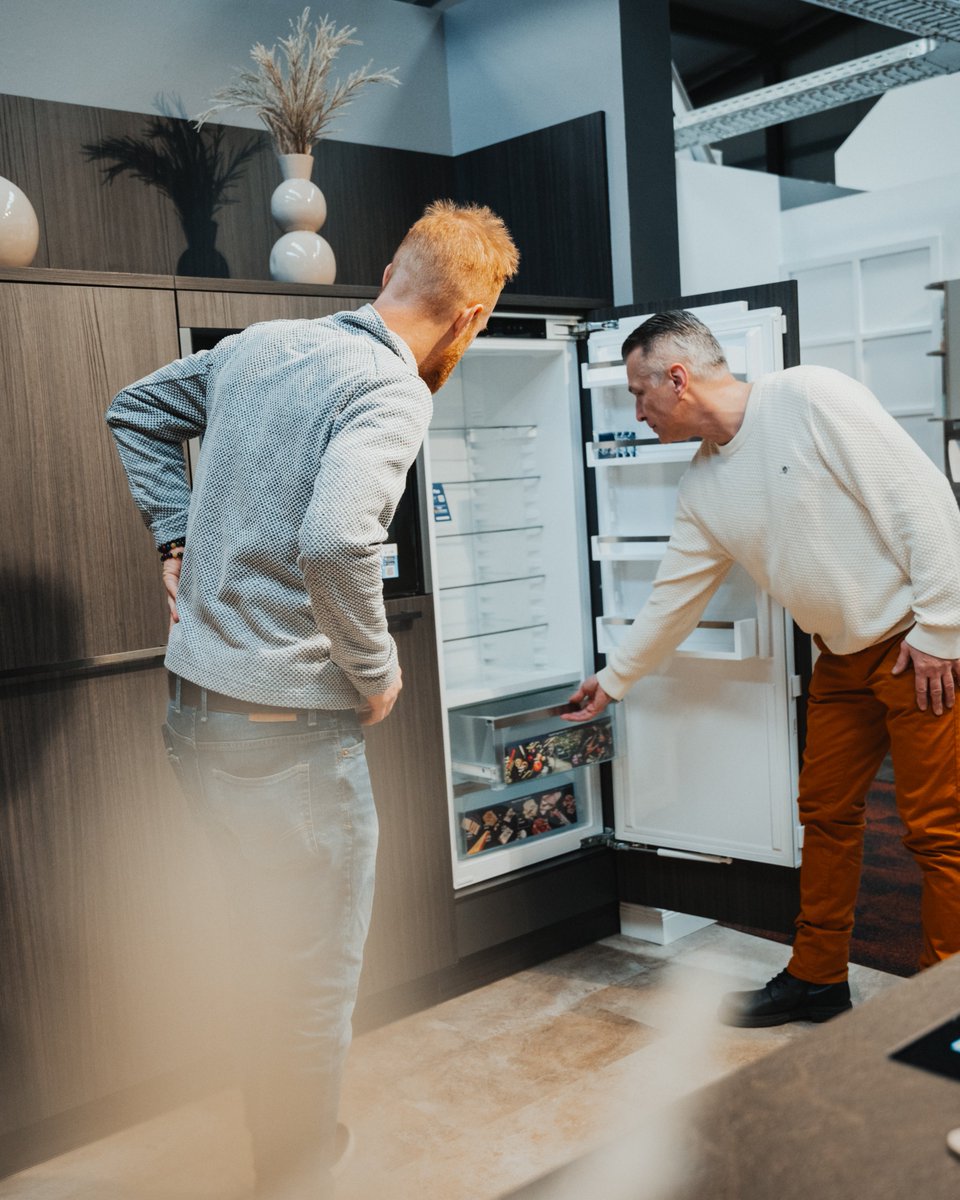 Moin 😊! Dein Beratungsgespräch am Kühlschrank kickt Deine Einbauküche an! 🤝 Von Planung bis Montage aus einer Hand, 10 J. Garantie. 🏡 Klick: kuechenmennen-beratung.de #KüchenMennen #Pewsum