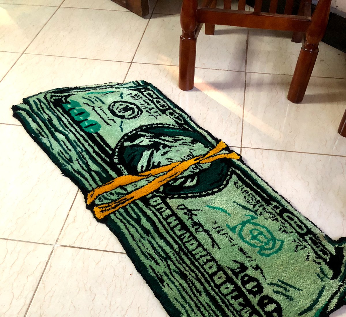 eltonalinduhh's tweet image. Laaa laa la la

Custom $100 rug
Available on pre order 
Ugx 285,000 | $85

DM an image/design to get a rug 
@Lunaville_