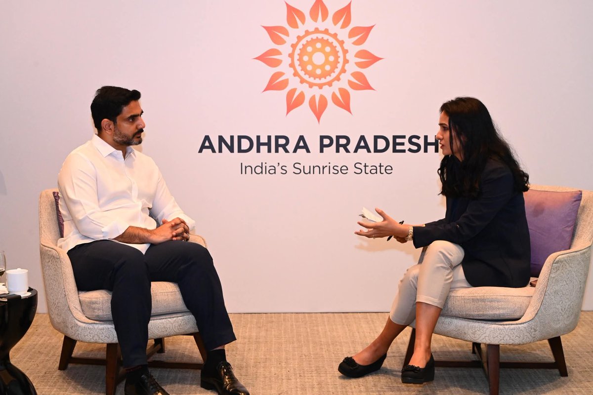 Knowledgeofap's tweet image. 📌 విశాఖలో గ్రీన్ ఎనర్జీ డేటా సెంటర్ పై లోకేష్ వినతి

▪️ విశాఖలో ST Telemedia గ్రీన్ ఎనర్జీ డేటా సెంటర్ ఏర్పాటుకు లోకేష్ సూచన
▪️ UP తరహాలో ఆధునిక డేటా సెంటర్లు, మౌలిక సదుపాయాలపై చర్చ
▪️ గ్రీన్ టెక్నాలజీతో బలమైన IT వాతావరణం అభివృద్ధి లక్ష్యం