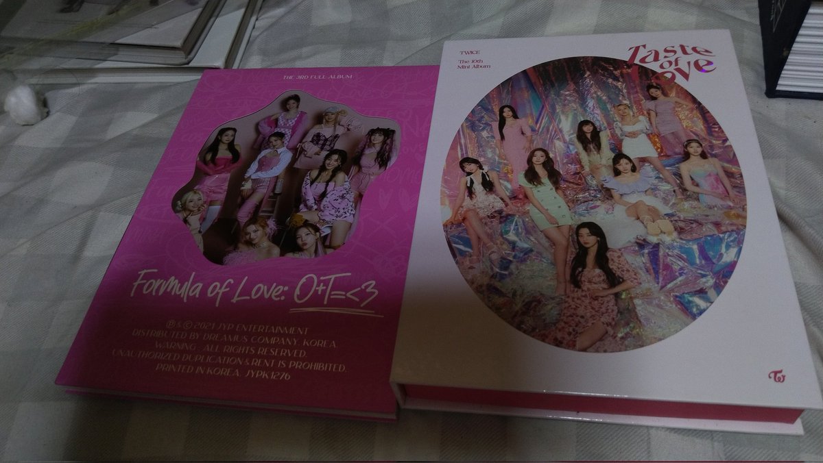 Minaringuin1's tweet photo. qs! 
Lfb/wts

Twice albums

Take all for ₱200

*See pic for inclusions

MOP: Gcash
MOD: J&amp;T
Loc: Davao City https://t.co/Chs53lE81J