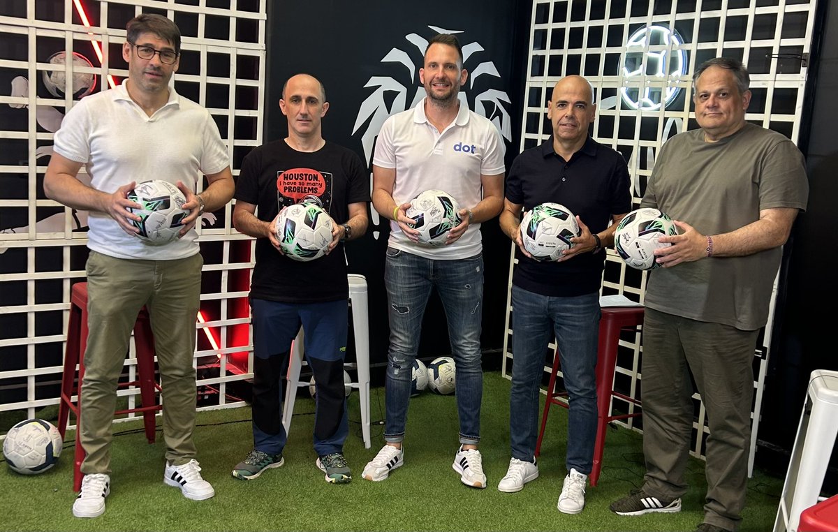 EUP!DOTB (@eup_dotb) on Twitter photo EUP! 🔴⚪️ Os dejamos el último programa de la temporada con <a href="/kdoyle1984/">Kevin Doyle</a> <a href="/AlfredoCasasT/">Alfredo Casas Torcida</a> <a href="/ietxeba68/">Ibon Etxebarrieta</a> <a href="/Okeriker/">Iker</a> <a href="/BETEGON1975/">BENITO BETEGON</a>. Eskerrik asko equipazo y a todos por seguirnos👏
👉dotb.eus/el-athletic-es…
👉 youtube.com/watch?v=JnwZ9Q… EUP! 🔴⚪️ Os dejamos el último programa de la temporada con <a href="/kdoyle1984/">Kevin Doyle</a> <a href="/AlfredoCasasT/">Alfredo Casas Torcida</a> <a href="/ietxeba68/">Ibon Etxebarrieta</a> <a href="/Okeriker/">Iker</a> <a href="/BETEGON1975/">BENITO BETEGON</a>. Eskerrik asko equipazo y a todos por seguirnos👏
👉dotb.eus/el-athletic-es…
👉 youtube.com/watch?v=JnwZ9Q…