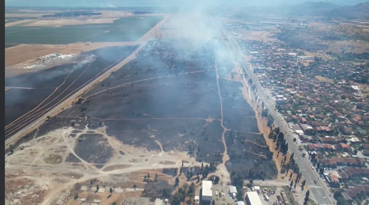 Jedna generacija je uspjela da napravi od jedne stepe šumu sa sve putevima da bi prišli kamioni da ugase požar.

U međuvremenu putevi su zarasli a naslednici zapalili šumu.
Toliko nam obećavaju avione, a više se ulaže u vozni park pojedinih ministarstava nego u vatrogasne službe.