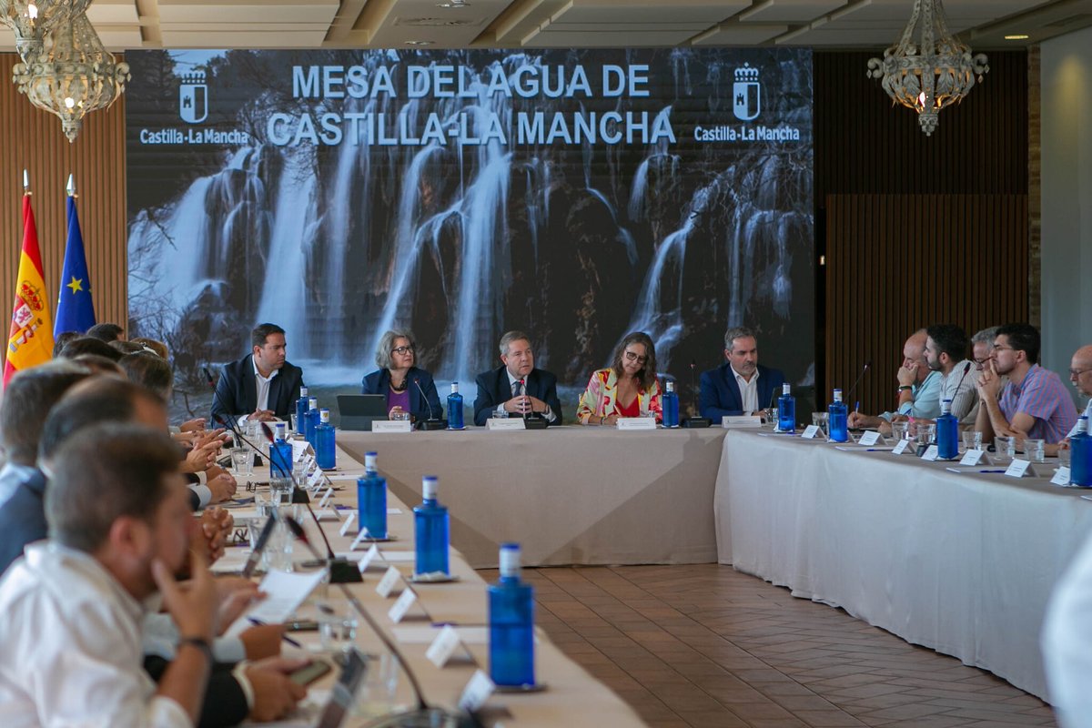 Ingeniería Forestal (@ingforestal50) on Twitter photo El pasado 24 de julio se celebró en Toledo la Mesa del Agua de <a href="/gobjccm/">Gobierno de Castilla-La Mancha</a>, presidida por <a href="/garciapage/">Emiliano García-Page</a> y a la que asistieron más de 50 representantes de sectores agrarios, sociales, económicos, ambientales..., entre ellos nuestro decano territorial de CLM, Felipe Cifuentes. El pasado 24 de julio se celebró en Toledo la Mesa del Agua de <a href="/gobjccm/">Gobierno de Castilla-La Mancha</a>, presidida por <a href="/garciapage/">Emiliano García-Page</a> y a la que asistieron más de 50 representantes de sectores agrarios, sociales, económicos, ambientales..., entre ellos nuestro decano territorial de CLM, Felipe Cifuentes.