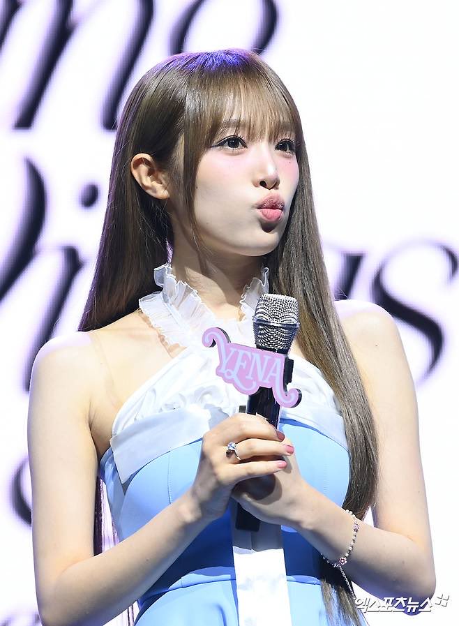 예나 쇼케의상 완전 공주님이다😻💗