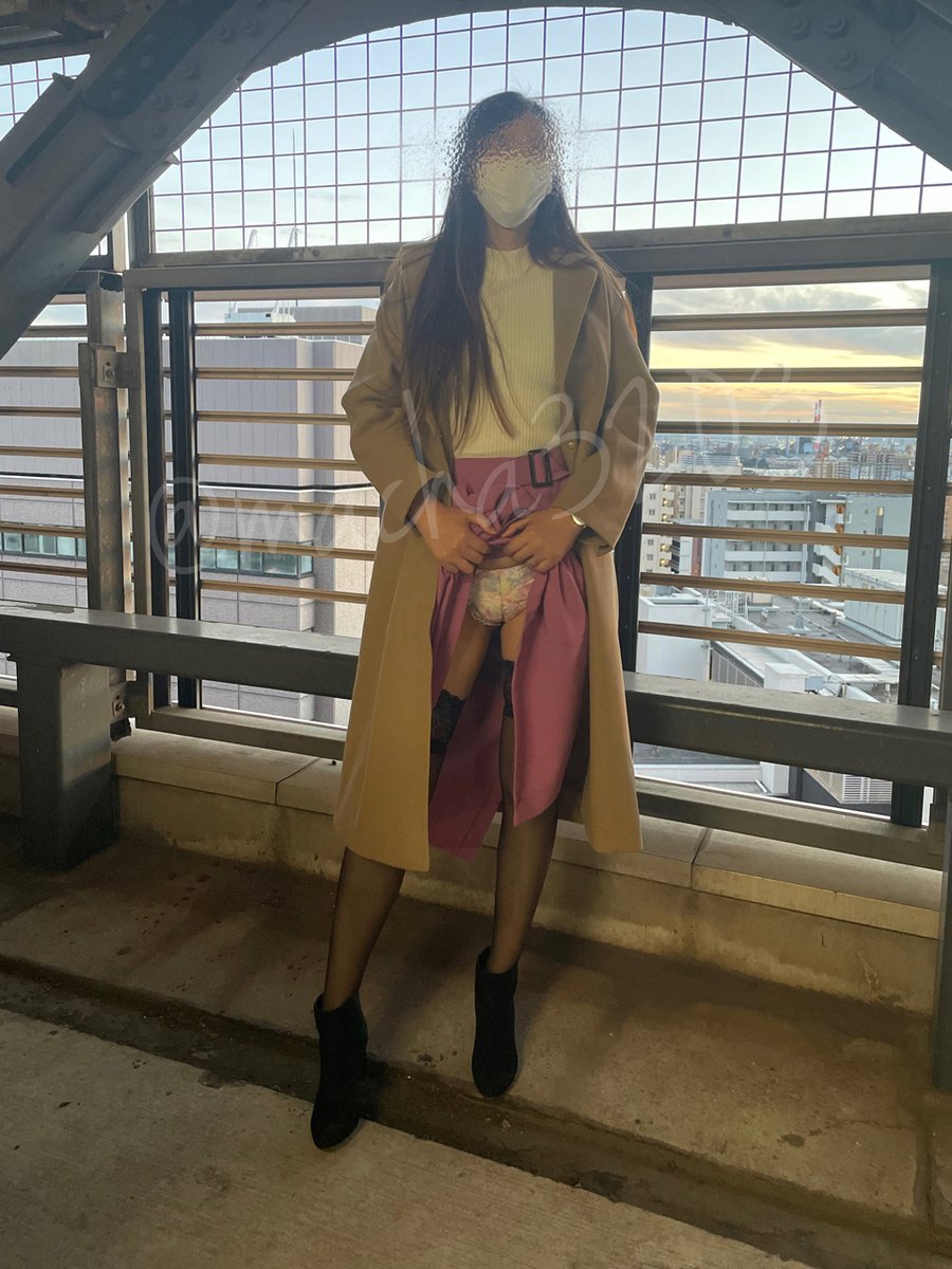 macha_sitagi's tweet photo. ロングコート×ストッキング♡　#美脚 #くびれ #美ボディ #スタイル抜群 #色っぽい #素敵 #4k #セクシーランジェリー https://t.co/xHa4SKd4aG