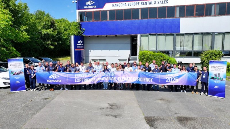 skymard's tweet image. From June 17 to 20, HANGCHA gathered top dealers from Europe &amp;amp; Africa in Senlis, France.
💡 New models &amp;amp; smart tech
🔧 Hands-on training
🌍 Market insights &amp;amp; strategy
Together, we power the future of forklifts!
#hangcha #forklift #trainingevent #materialhandling #telehandler