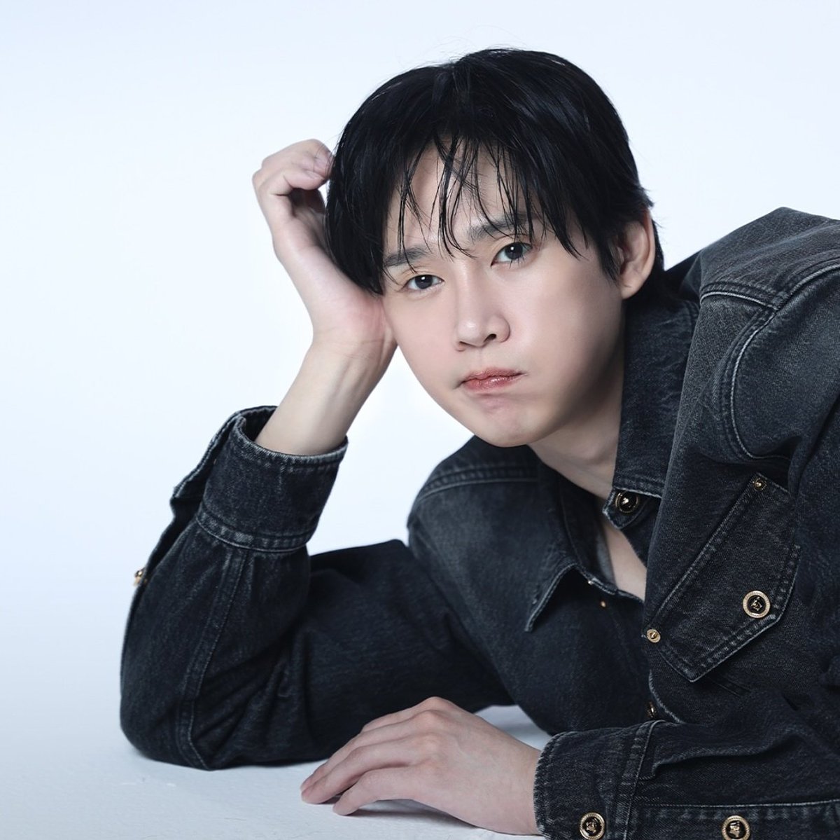 chochipju's tweet image. why is he so girl